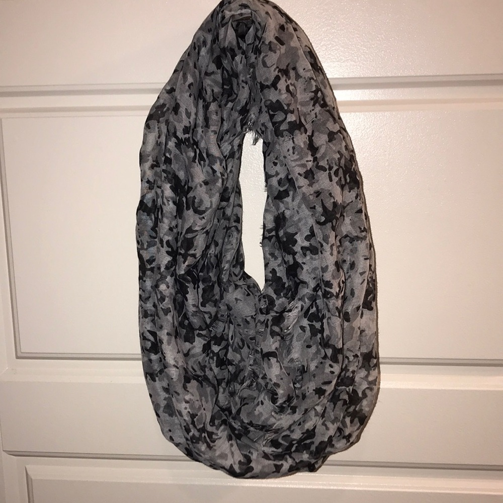 Black and grey scarf
